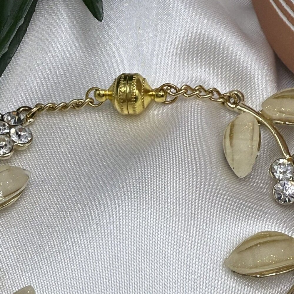Reimagined Flowers Acrylic Rhinestones Bracelet 7.5" - Picture 4 of 6